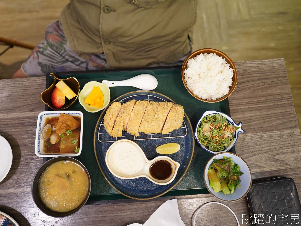[花蓮美食]季之雲-花蓮日式料理推薦，整條星鰻海鮮丼飯有夠爽，日本厚切豬排超嫩，炸牡蠣絕對必點