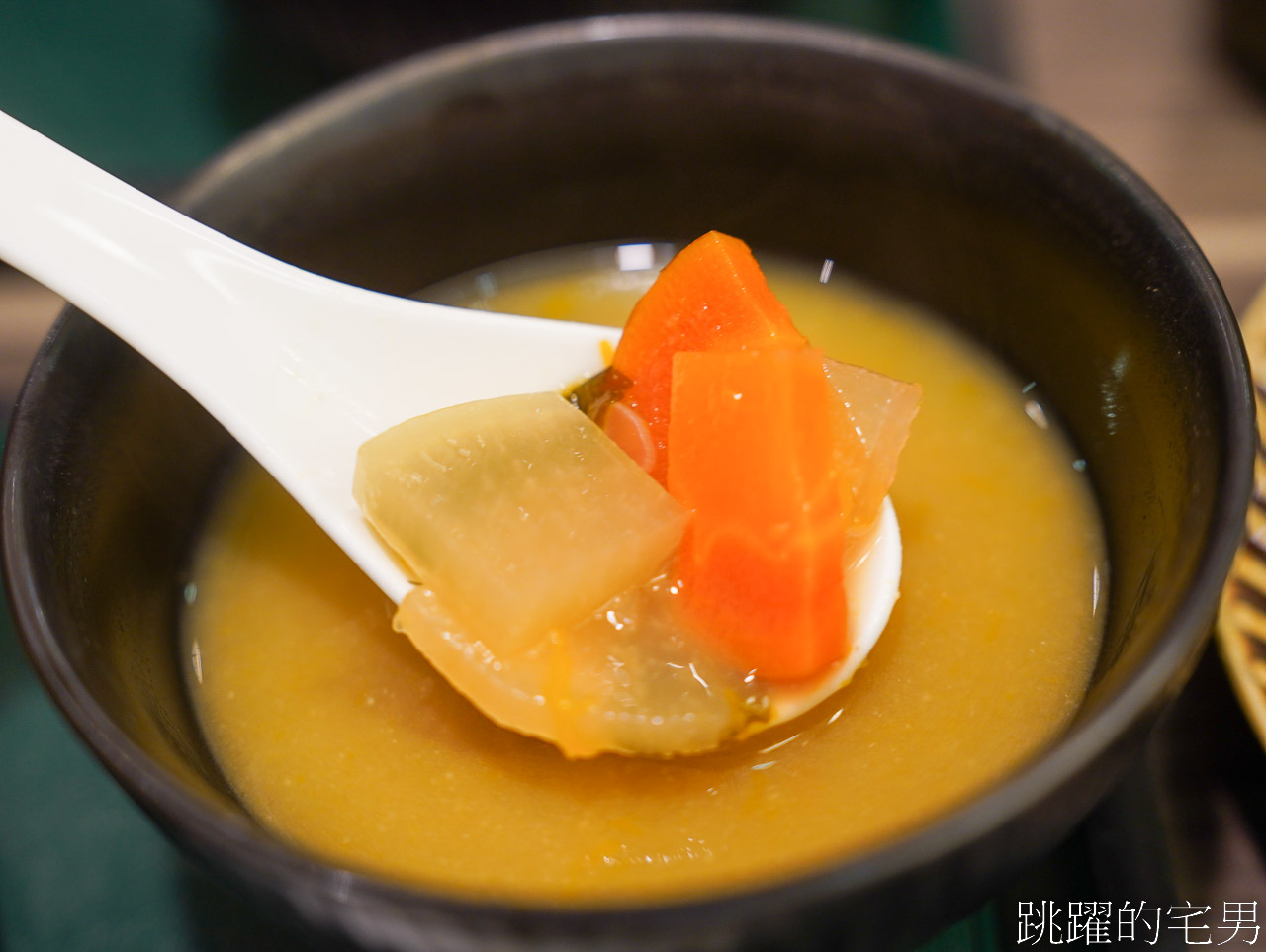 [花蓮美食]季之雲-花蓮日式料理推薦，整條星鰻海鮮丼飯有夠爽，日本厚切豬排超嫩，炸牡蠣絕對必點