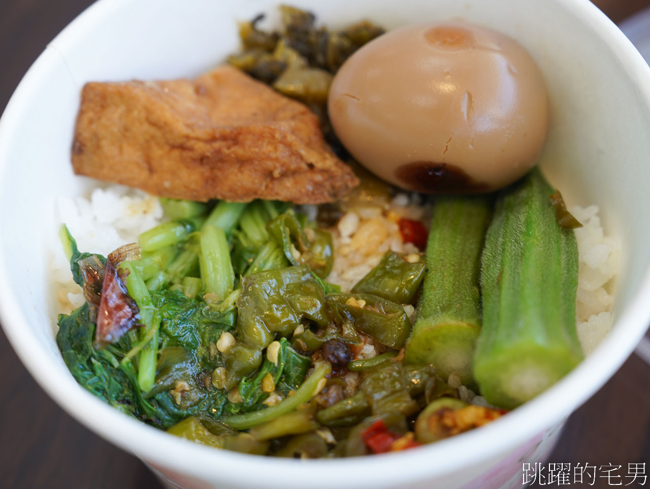 [花蓮美食]東傑茶園便當-茶行斜槓賣起花蓮平價便當，豬腳便當85元、控肉便當75元