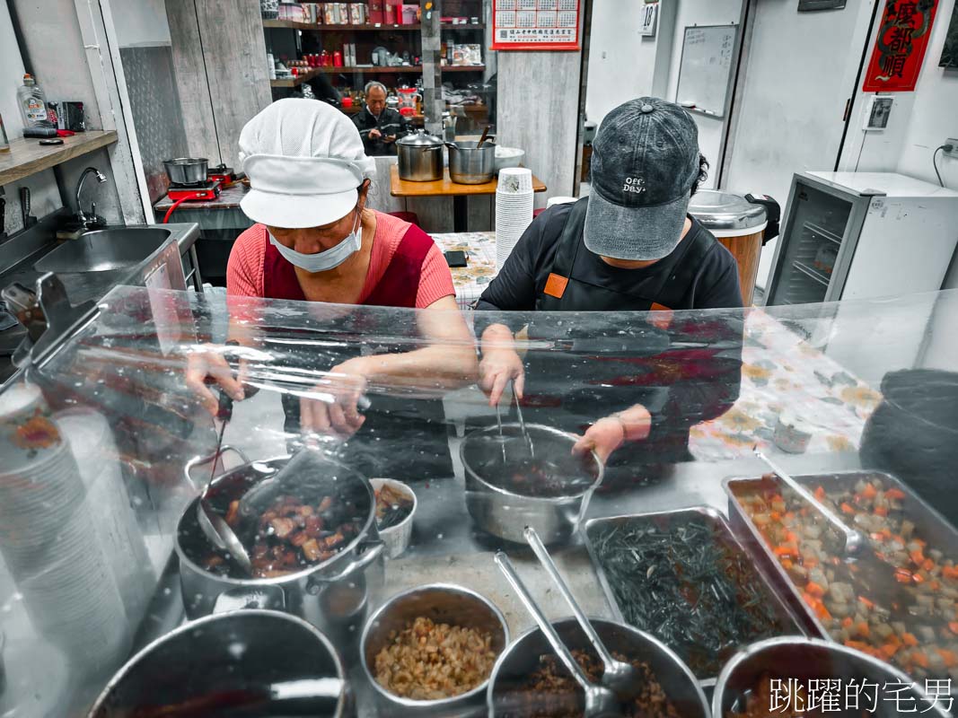 [花蓮美食]東傑茶園便當-茶行斜槓賣起花蓮平價便當，豬腳便當85元、控肉便當75元
