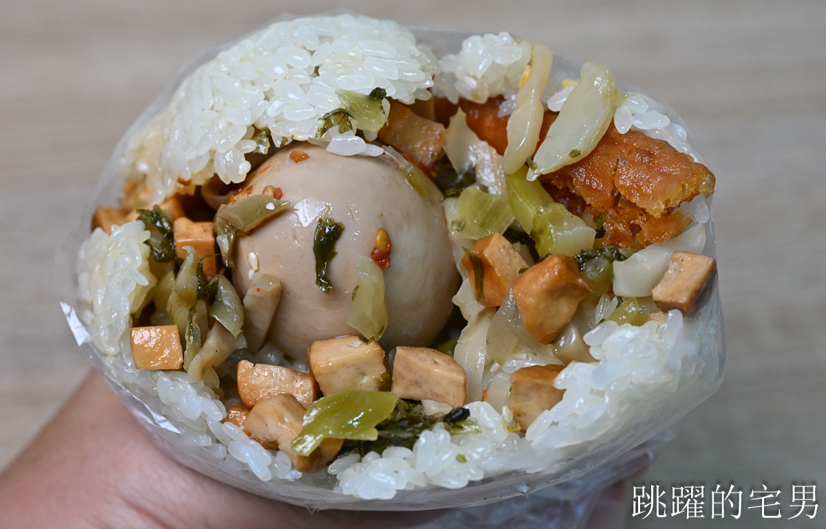 [花蓮吉安早餐]中華路特大飯糰-20年花蓮飯糰口感Q彈超級好，超過1斤的飯糰份量太可怕，推薦加辣榨菜飯糰