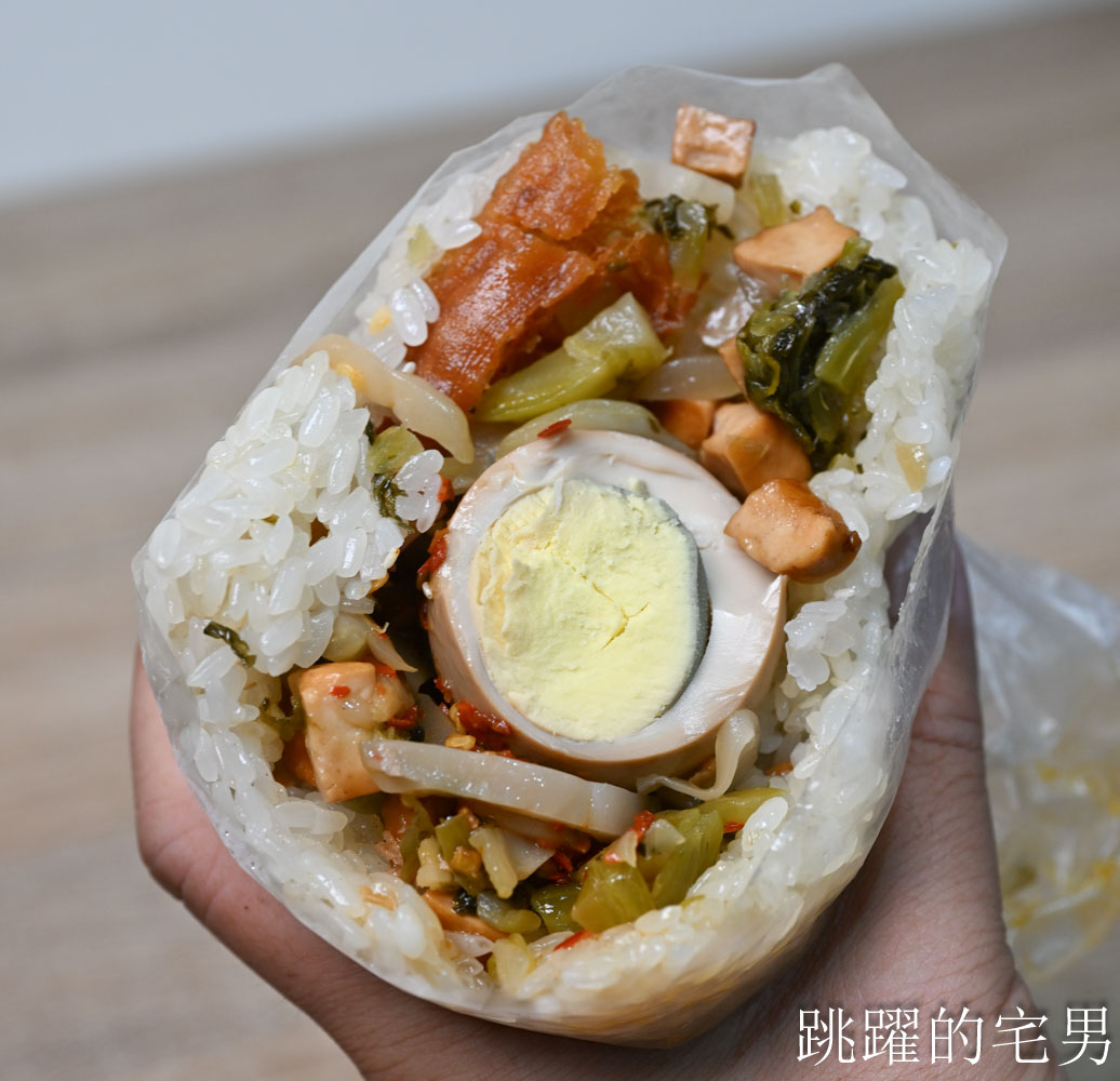 [花蓮吉安早餐]中華路特大飯糰-20年花蓮飯糰口感Q彈超級好，超過1斤的飯糰份量太可怕，推薦加辣榨菜飯糰