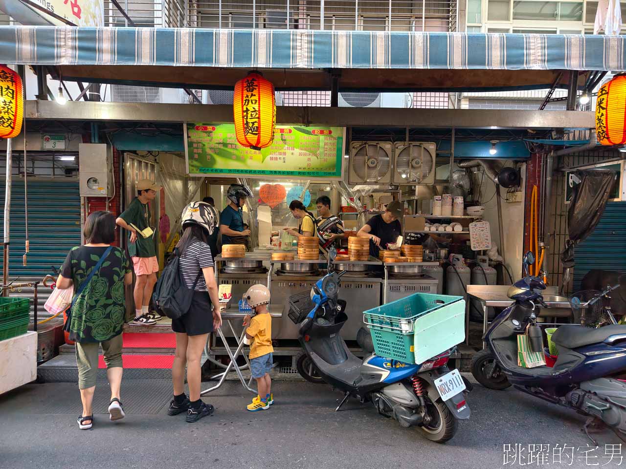 [南京三民美食]亓家蒸餃專賣店 -這家台北蒸餃高評價， 8種口味多選擇，鮮肉蝦仁很熱賣