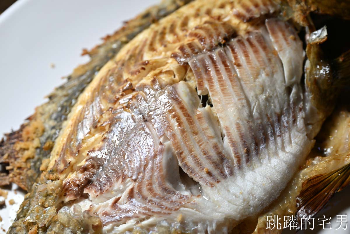 [花蓮吉安美食]阿美煮- 桶仔雞鹹香又多汁，現烤活魚毫無土味又水嫩，入口還有特別香氣，絕對是花蓮烤魚推薦! 花蓮桶仔雞推薦
