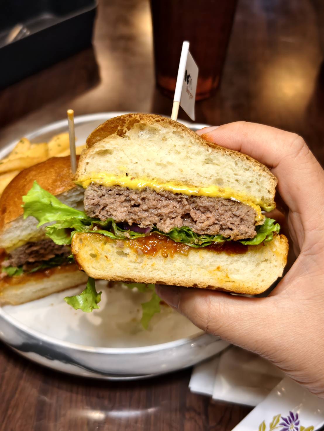 [花蓮美食]Boom burger-這家花蓮漢堡推薦，鮮嫩多汁還加了太陽蛋太迷人，脆口鹹香披薩也要點