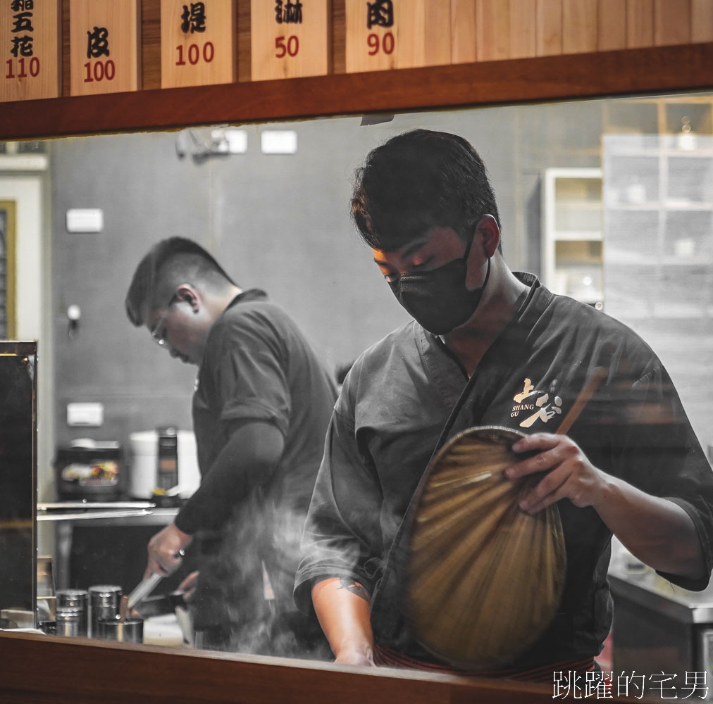 [花蓮居酒屋]上谷串燒-這家師傅烤功真的好，吃得到豬肉特殊部位，熱炒C/P質高，大螢幕挑高環境有包廂，家庭吃飯也很推