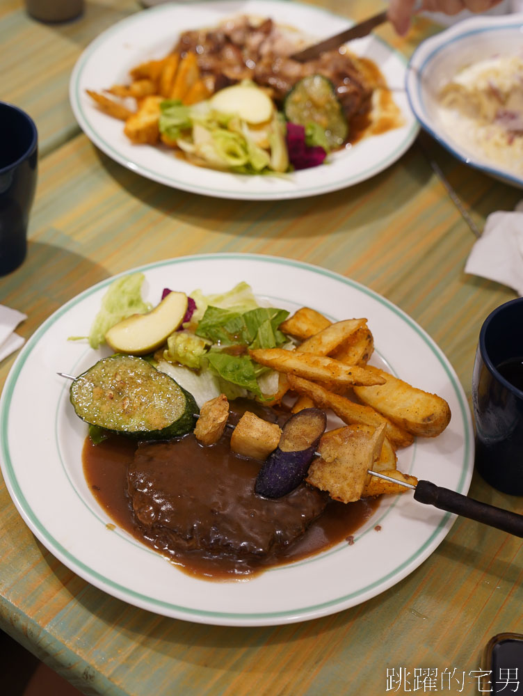 [花蓮美食]吃肉時候-大推這間花蓮牛排、飲料暢飲，好吃份量夠，還有簡餐、義大利麵