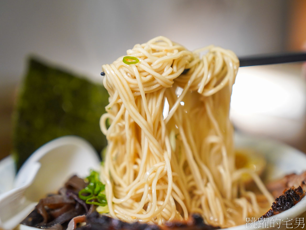 [花蓮美食]黑潮拉麵·炸串專賣店-不管在哪裡賣都好吃的黑蒜拉麵，提供一蘭拉麵的服務 可調濃淡湯頭跟麵的軟硬、黑蒜拉麵、花蓮拉麵推薦