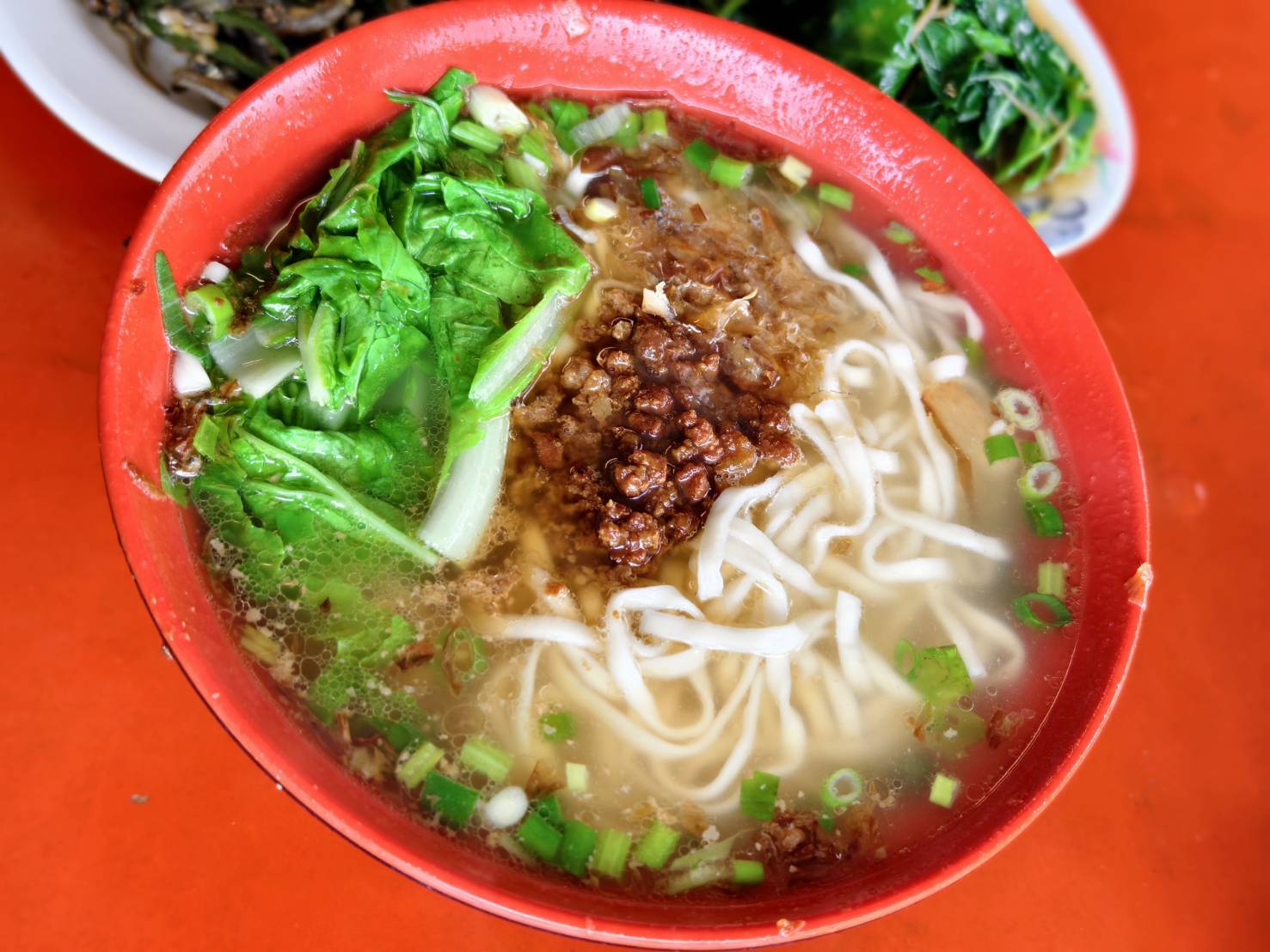 [花蓮吉安美食]南華麵店-炒雞腸讓我連吃三次愛到不行，小菜做得好，生意沒煩惱，台九線排隊小吃，必吃榨菜肉絲麵，南華麵店菜單，吉安早餐 @跳躍的宅男