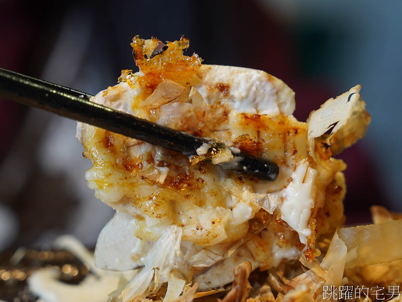 [六里屯麵食專家美崙旗艦店]花蓮牛肉麵連續2年得台北牛肉麵節銀牌，必吃紅燒還能免費加湯，羊腳筋、大隻牛肋條超吸睛