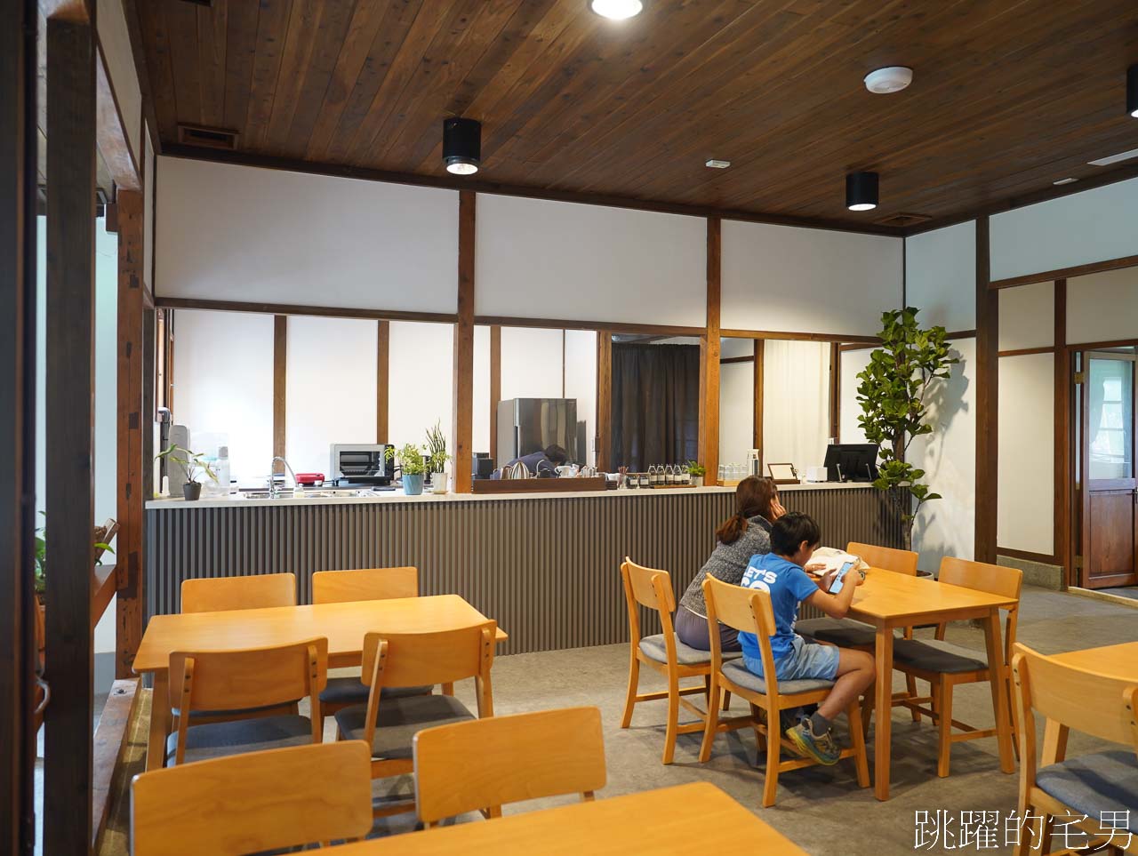 [花蓮景點]花蓮港放送局1944 -松園別館旁1944年就存在的花蓮老電台，重新開放聆聽花蓮聲景，還有咖啡廳跟書店