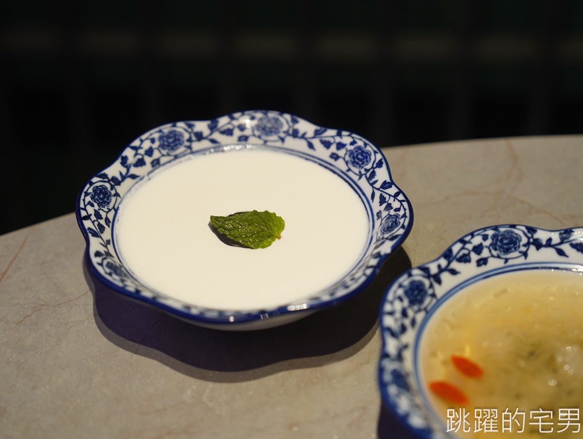 [中山站美食]朝粥幫砂鍋粥與中華料理-冬季必吃! 台北粥生米現滾口感超細膩，各種熱炒必點臭豆腐，台北聚餐餐廳推薦，朝粥幫台北粥推薦