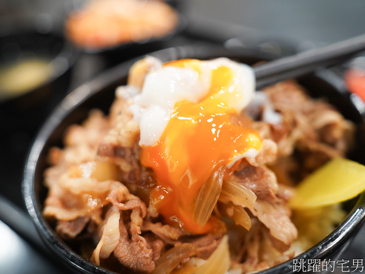 [花蓮美食]再訪滷大夫新城爌肉飯-在地人都願意排隊的好吃牛丼，絕妙煙燻辣椒，豬腳必吃!  花蓮下午有營業餐廳，花蓮控肉飯