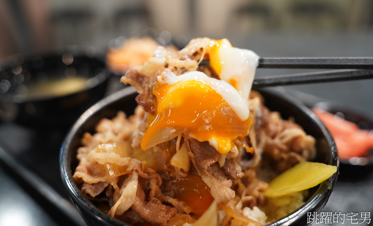 [花蓮美食]再訪滷大夫新城爌肉飯-在地人都願意排隊的好吃牛丼，絕妙煙燻辣椒，豬腳必吃!  花蓮下午有營業餐廳，花蓮控肉飯