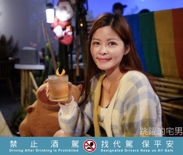 世界調酒雙項冠軍推出金門高粱調酒，翻轉刻板印象，展現完全不同風味、全台60間酒吧都能喝到，台北酒吧放感情螢火部落、基隆酒吧炎森飲食