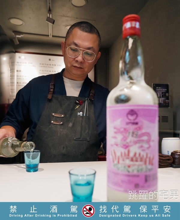 世界調酒雙項冠軍推出金門高粱調酒，翻轉刻板印象，展現完全不同風味、全台60間酒吧都能喝到，台北酒吧放感情螢火部落、基隆酒吧炎森飲食