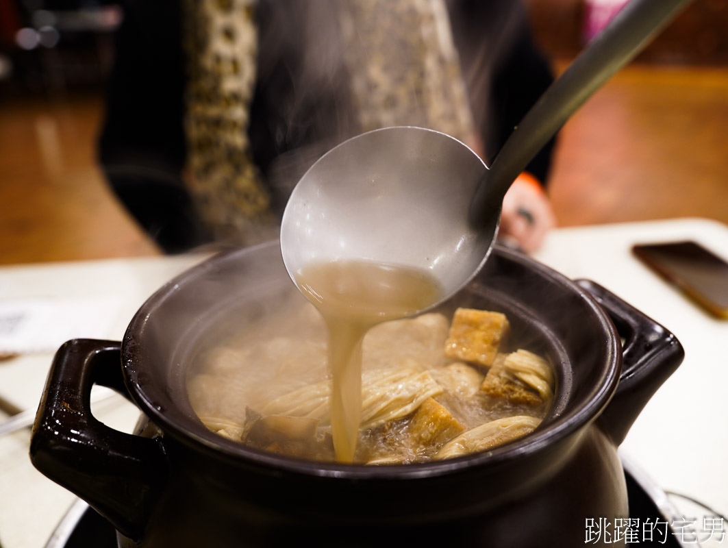 [花蓮美食]霸味薑母鴨花蓮旗艦店-花蓮薑母鴨推薦，好喝湯頭一口就知道，鴨肉丸子有夠多，回家煮更好吃 @跳躍的宅男