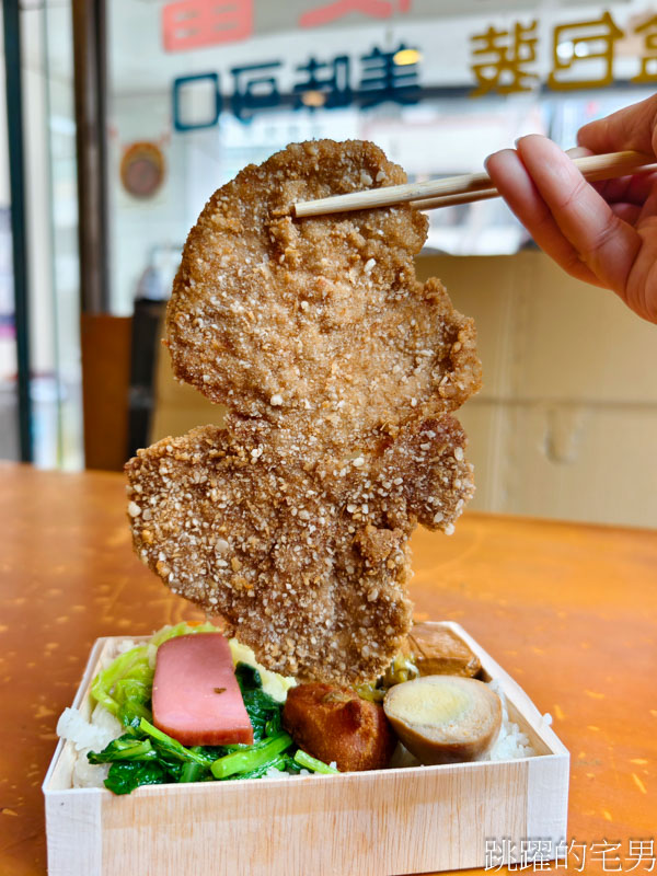 [花蓮美食]建國路東池池上飯包-花蓮便當推薦排骨飯，又酥又香、飯又好吃