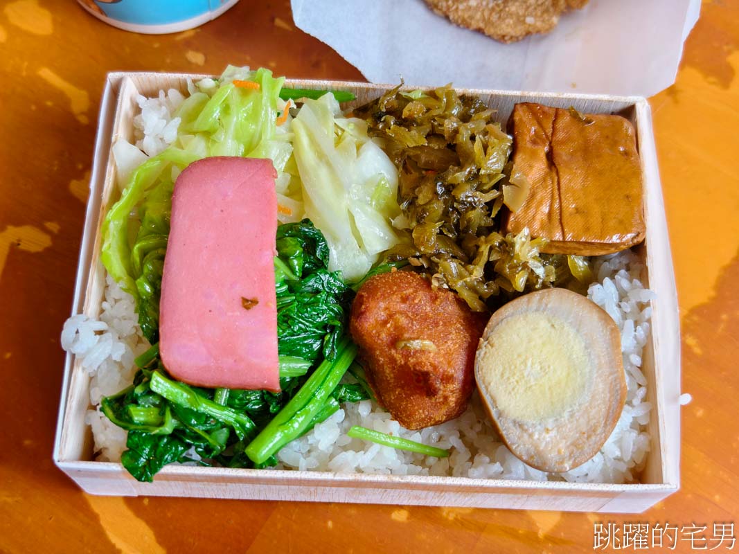 [花蓮美食]建國路東池池上飯包-花蓮便當推薦排骨飯，又酥又香、飯又好吃