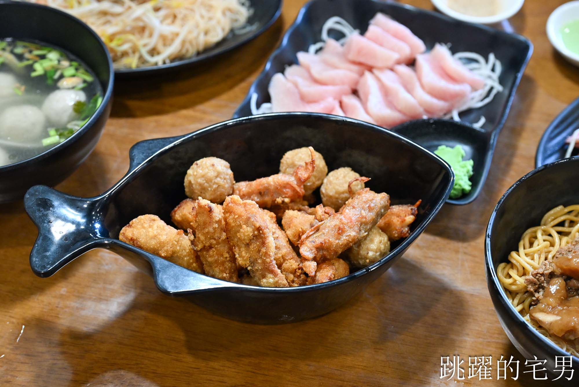 [花蓮美食]林記魚丸-必吃鬼頭刀料理魚丸湯、炒米粉，空間更大有冷氣，花蓮賞鯨休閒碼頭