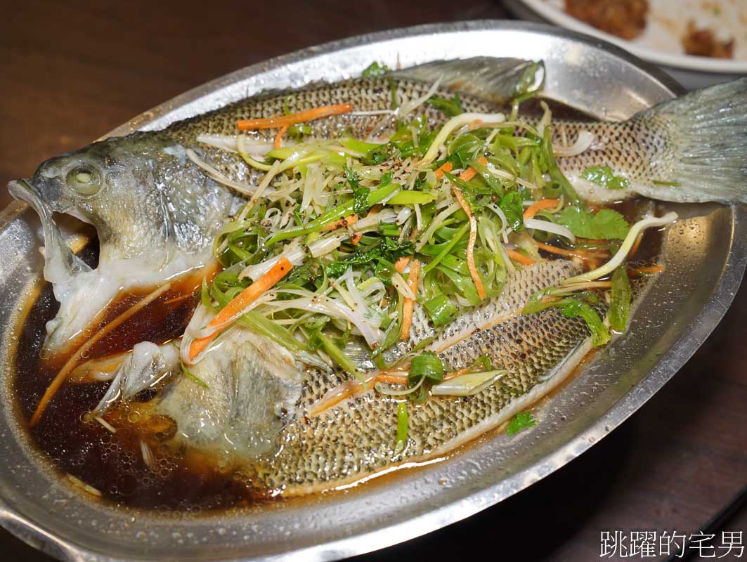[烏來美食]鳥來伯擔仔麵-有如蒂芬妮綠河流旁新北台菜餐廳，來烏來溫泉必吃招牌白斬土雞，熱炒合菜