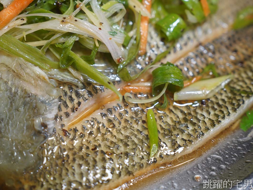 [烏來美食]鳥來伯擔仔麵-有如蒂芬妮綠河流旁新北台菜餐廳，來烏來溫泉必吃招牌白斬土雞，熱炒合菜