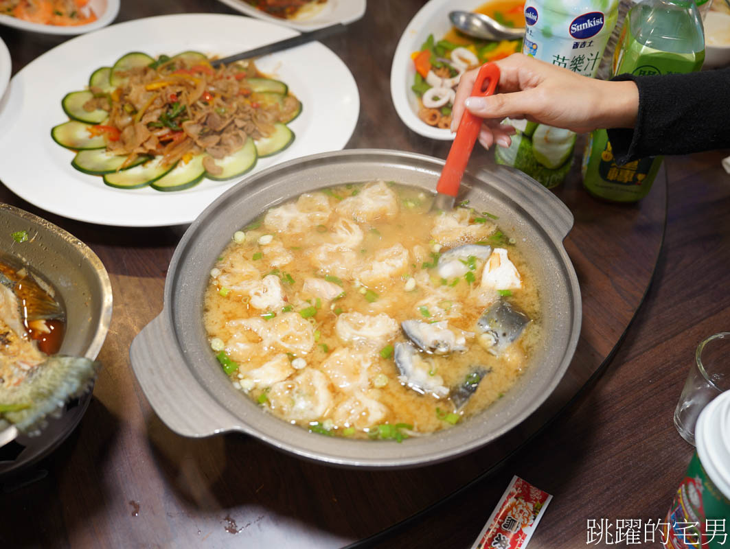 [烏來美食]鳥來伯擔仔麵-有如蒂芬妮綠河流旁新北台菜餐廳，來烏來溫泉必吃招牌白斬土雞，熱炒合菜