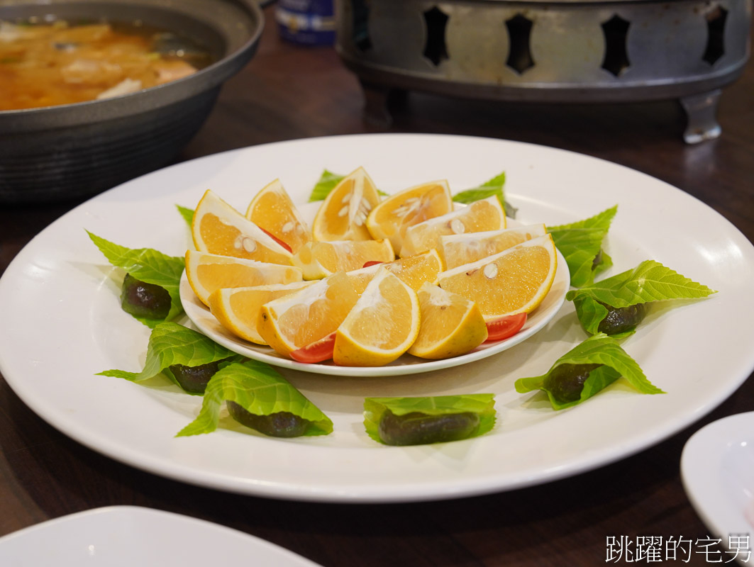 [烏來美食]鳥來伯擔仔麵-有如蒂芬妮綠河流旁新北台菜餐廳，來烏來溫泉必吃招牌白斬土雞，熱炒合菜