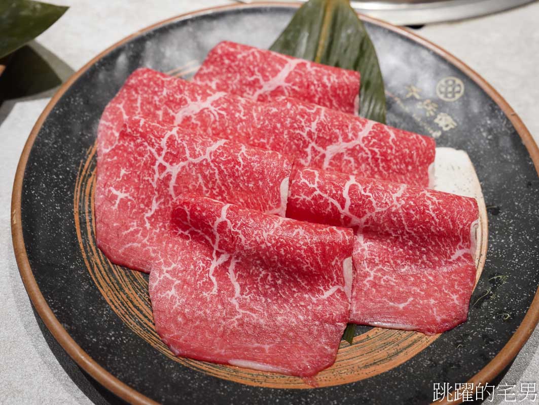 [花蓮吃到飽]千兵衛炭火燒肉花蓮店-超浮誇，A5和牛吃到飽居然切到這麼厚，還有帝王蟹、松葉蟹吃到飽，現做手搖飲、朝日啤酒暢飲、花蓮燒肉吃到飽