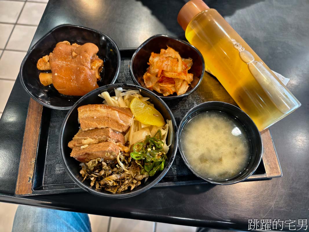 [花蓮美食]再訪滷大夫新城爌肉飯-在地人都願意排隊的好吃牛丼，絕妙煙燻辣椒，豬腳必吃!  花蓮下午有營業餐廳，花蓮控肉飯 @跳躍的宅男