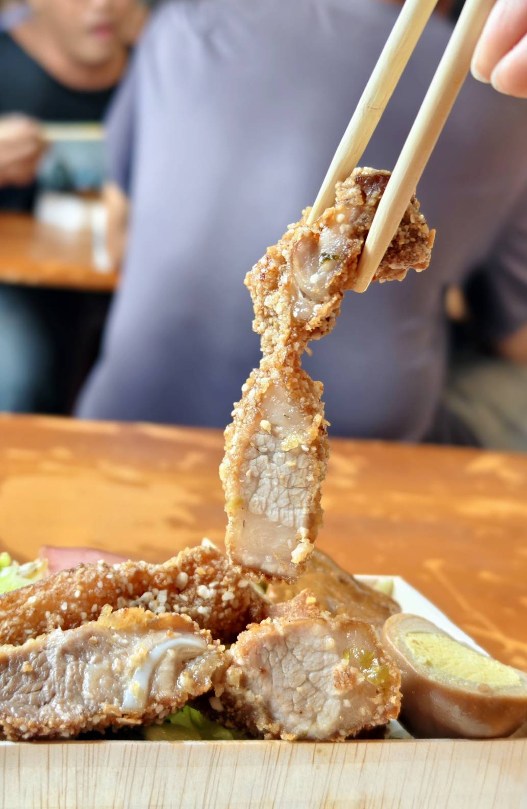 [花蓮美食]建國路東池池上飯包-花蓮便當推薦厚切燒肉又酥又香、控肉，大片排骨飯好吃