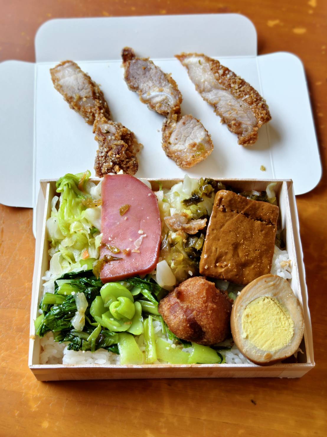 [花蓮美食]建國路東池池上飯包-花蓮便當推薦厚切燒肉又酥又香、控肉，大片排骨飯好吃