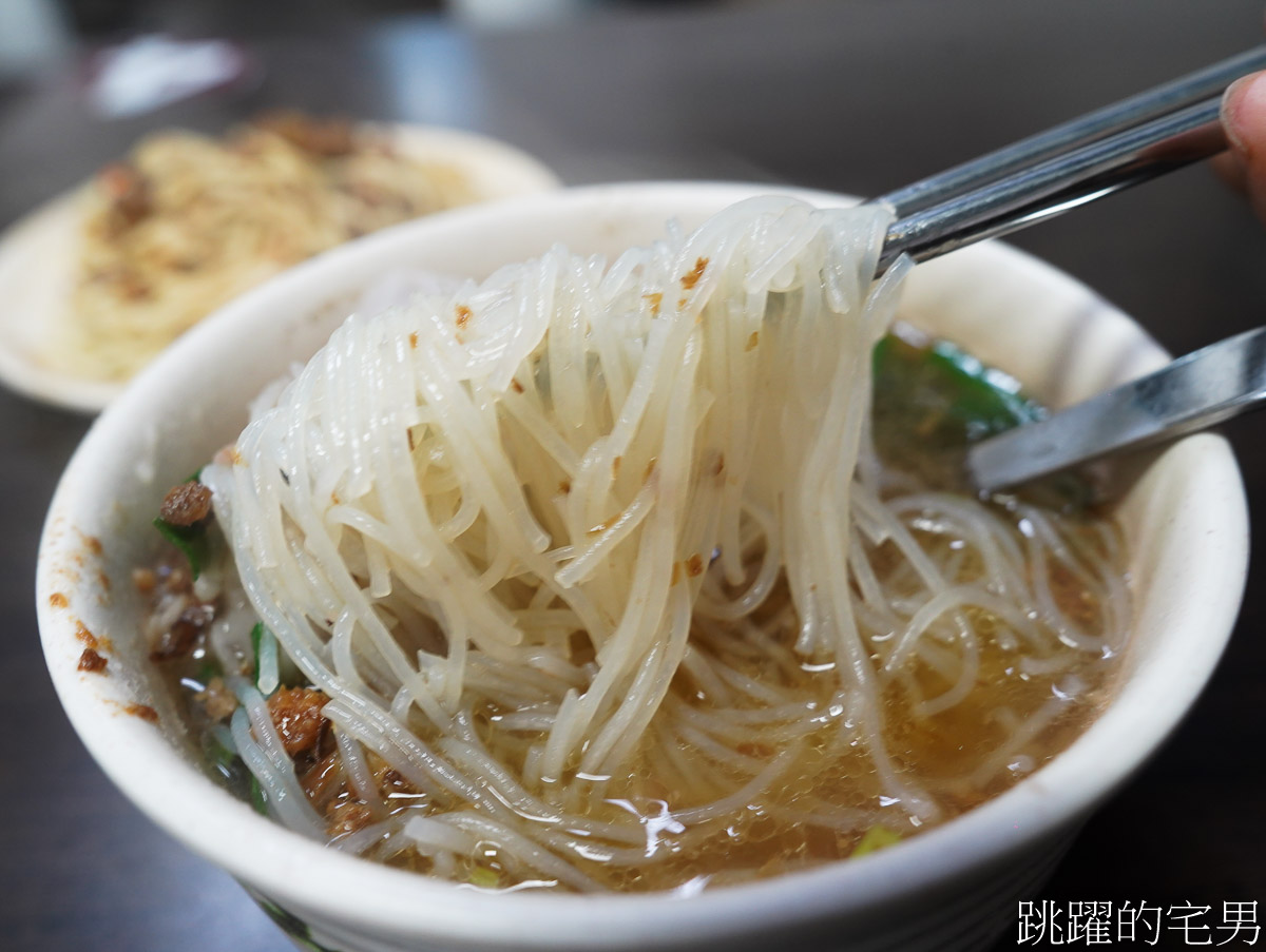 [台中芋頭米粉]珍品小吃-西區美食推薦炒麵、芋頭口感鬆軟，滿滿油蔥香滋味好