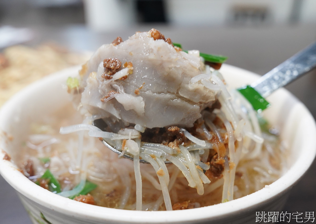 [台中芋頭米粉]珍品小吃-西區美食推薦炒麵、芋頭口感鬆軟，滿滿油蔥香滋味好