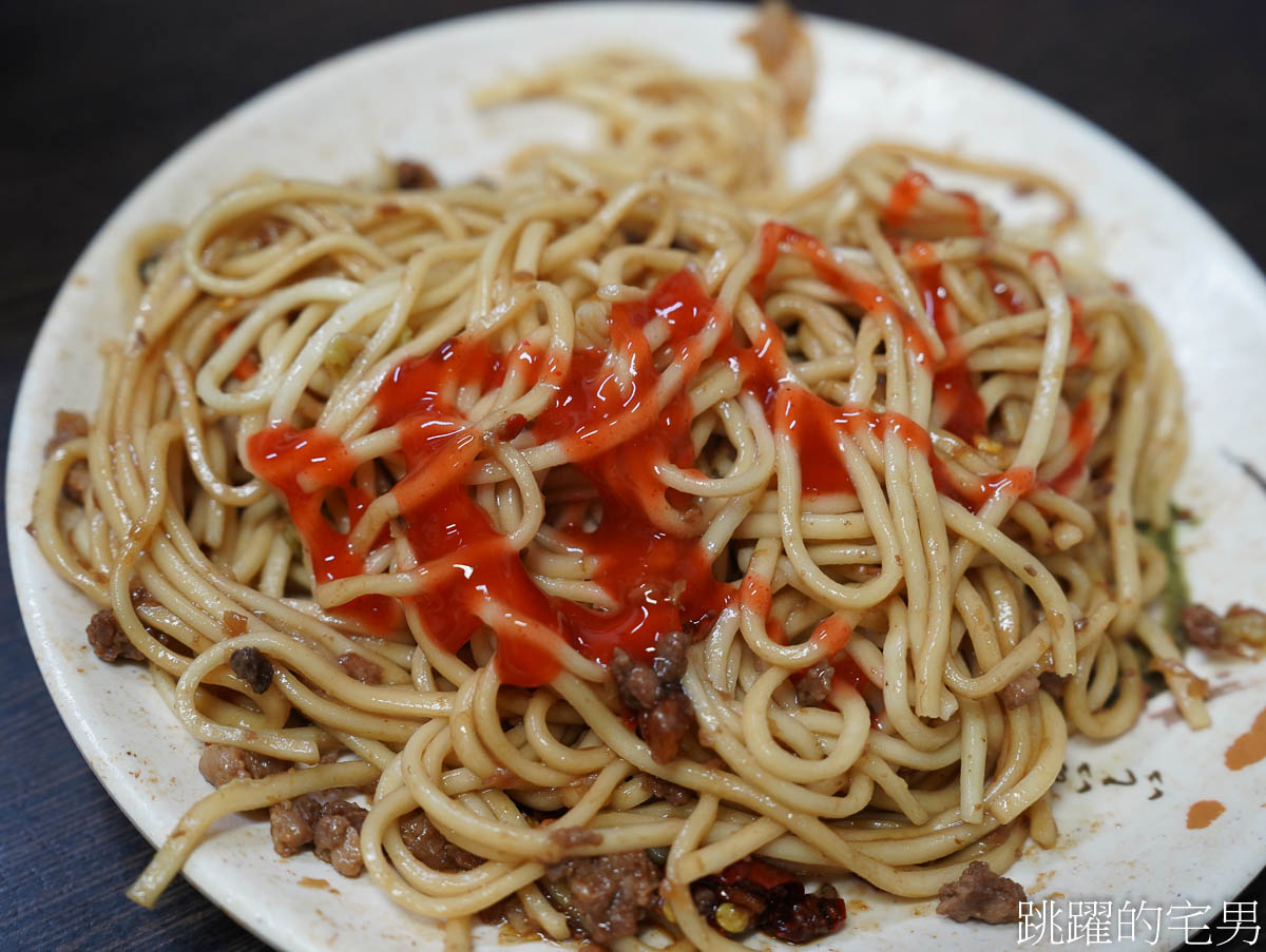 [台中芋頭米粉]珍品小吃-西區美食推薦炒麵、芋頭口感鬆軟，滿滿油蔥香滋味好