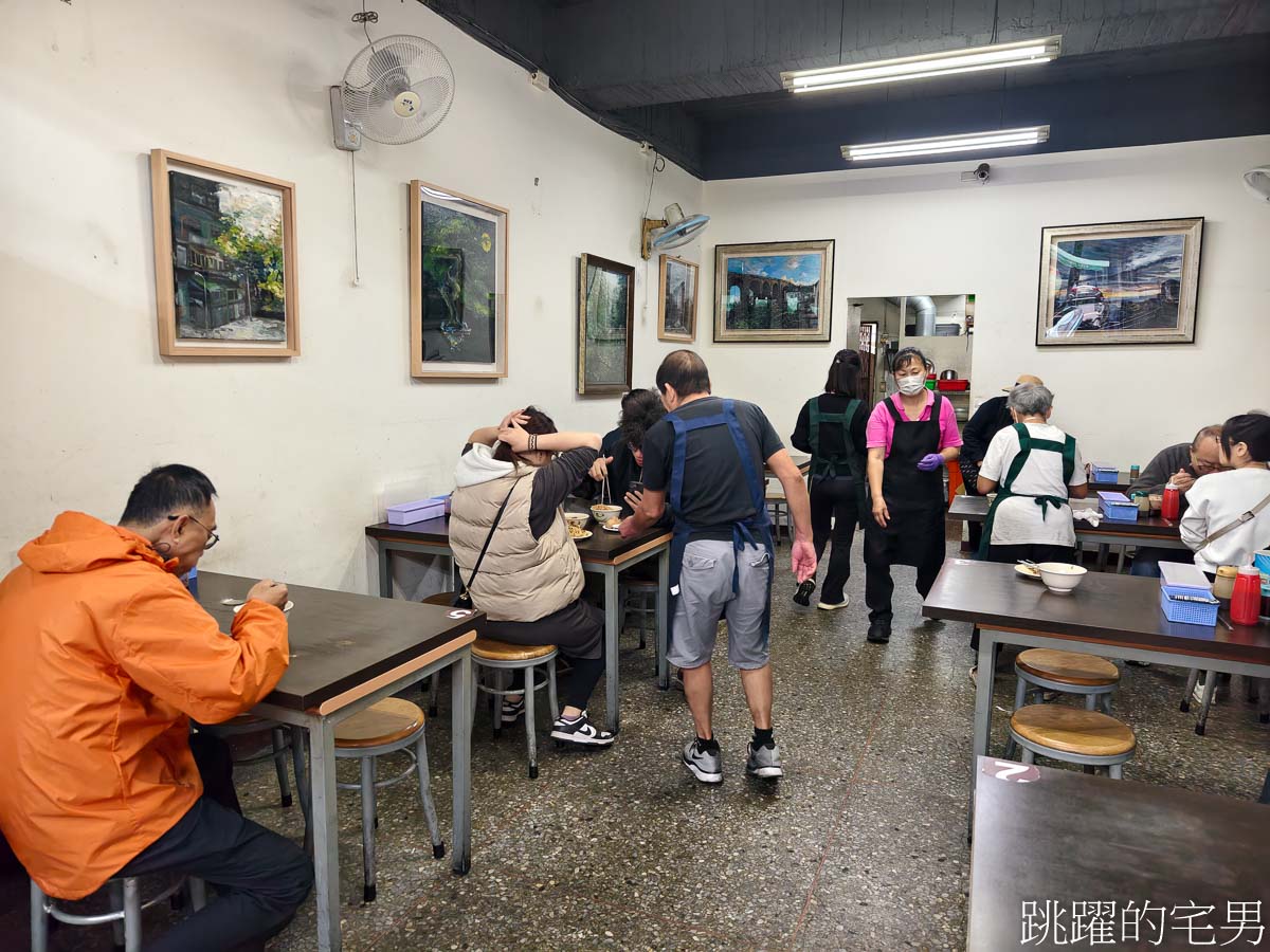 [台中芋頭米粉]珍品小吃-西區美食推薦炒麵、芋頭口感鬆軟，滿滿油蔥香滋味好