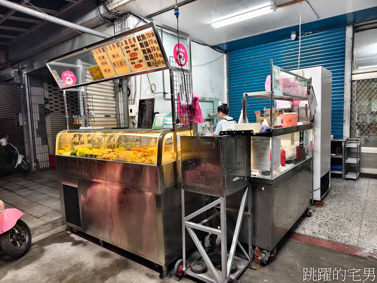 [花蓮吉安美食]台北鹹水雞搬家-這間吃飯時間還是宵夜時間人都很多，蘋果變成鹹水雞超好吃! 這間吃飯時間還是宵夜時間人都很多，蔬菜種類多，要重口味不會讓你失望，花蓮宵夜