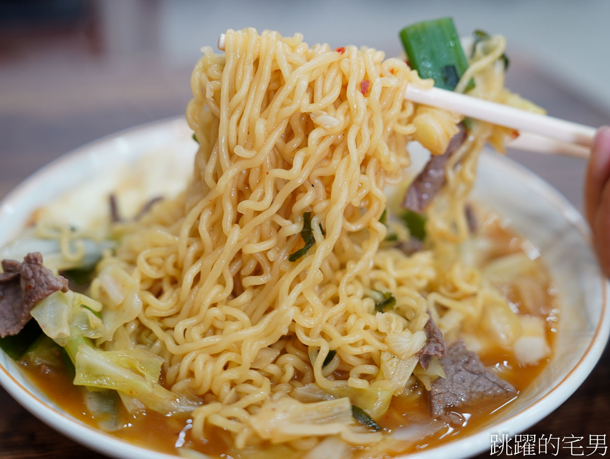 [花蓮美食]粥公粥嬤-這家太昌美食有粥有炒泡麵，35元滷肉飯有配菜，剛好打中我的喜好