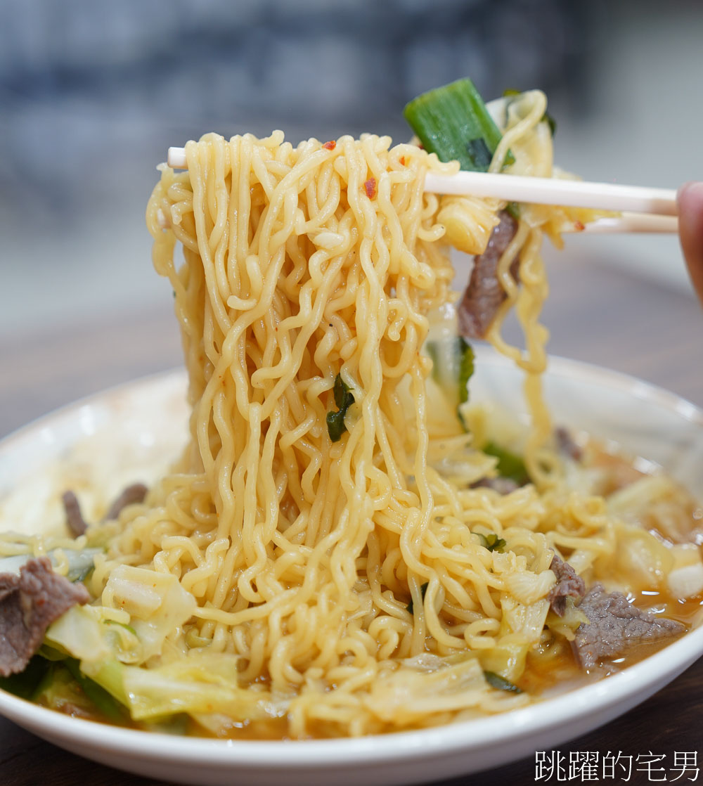 [花蓮美食]粥公粥嬤-這家太昌美食有粥有炒泡麵，35元滷肉飯有配菜，剛好打中我的喜好
