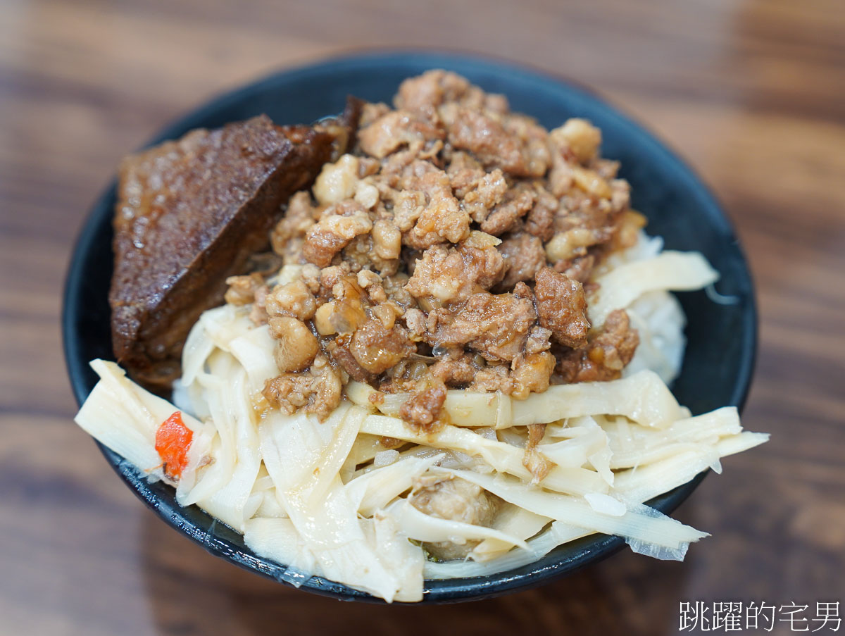 [花蓮美食]粥公粥嬤-這家太昌美食有粥有炒泡麵，35元滷肉飯有配菜，剛好打中我的喜好
