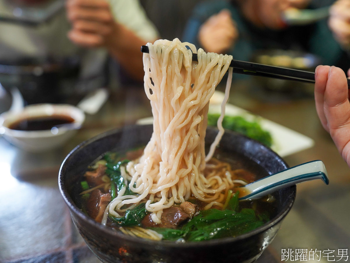 [花蓮美食]一碗小-評價5千則近百年老屋好吃清燉羊肉、牛肉麵，濃郁黑糖粉圓超滿足