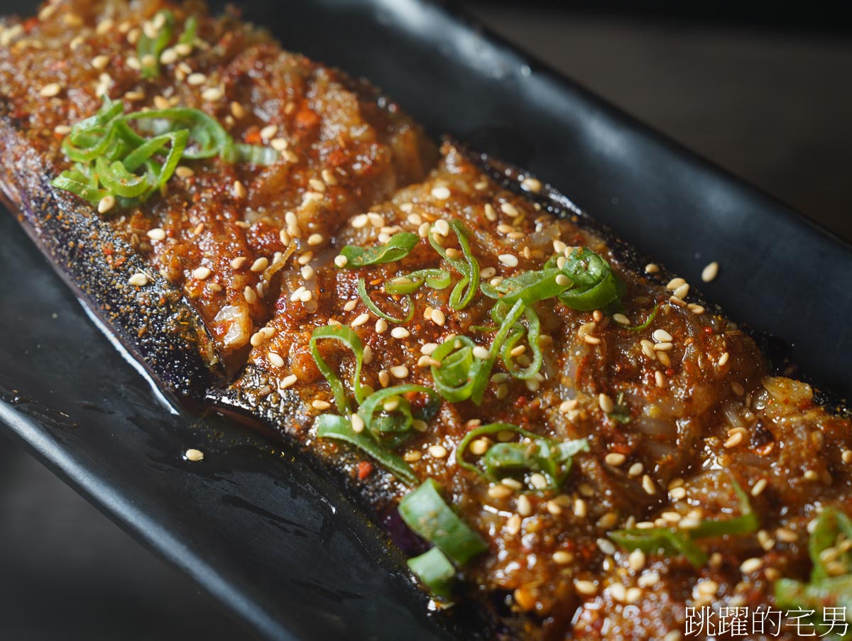 [吉安美食]東北燒烤熱炒-超好吃的烤茄子，孜然味香而不嗆真下飯，每個人必須都要點一條!!  吉安黃昏市場美食，花蓮宵夜