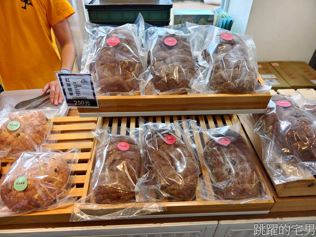 [日月町複合式商場]國道6號最美休息驛站，4層樓網美餐車美食咖啡廳好吃又好拍、TSUTAYA BOOKSTORE 蔦屋書店、伴手禮，南投埔里景點