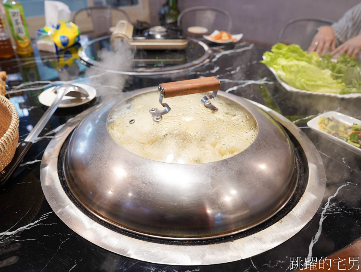 [新北三重美食]安慶小館鐵鍋燉私房菜- 新北市東北菜一位難求，現蒸花捲、撈拌海鮮、紅燒鵝肉馬鈴薯粉條好好吃