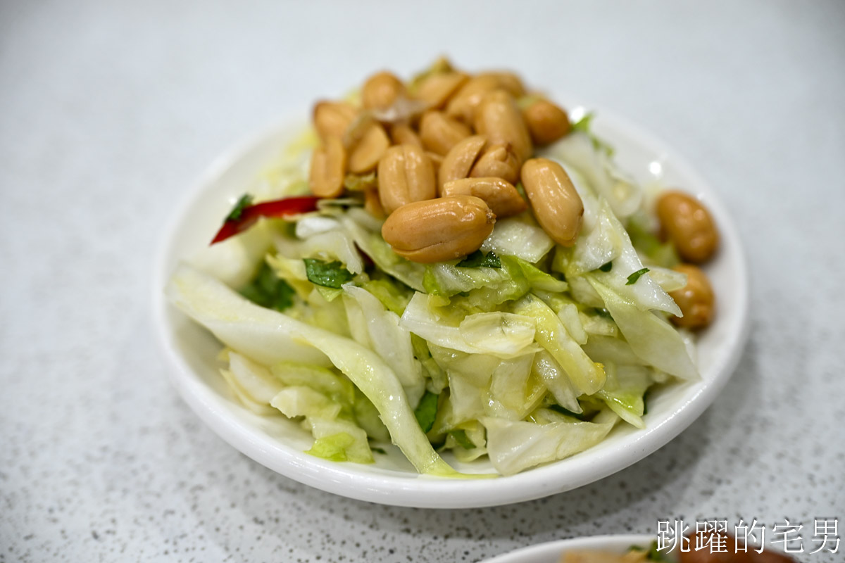 [西門町美食]張記韭菜水煎包-台北水煎包排隊人潮誇張，加糖綠豆稀飯好好吃，店內乾淨很用心，萬華美食