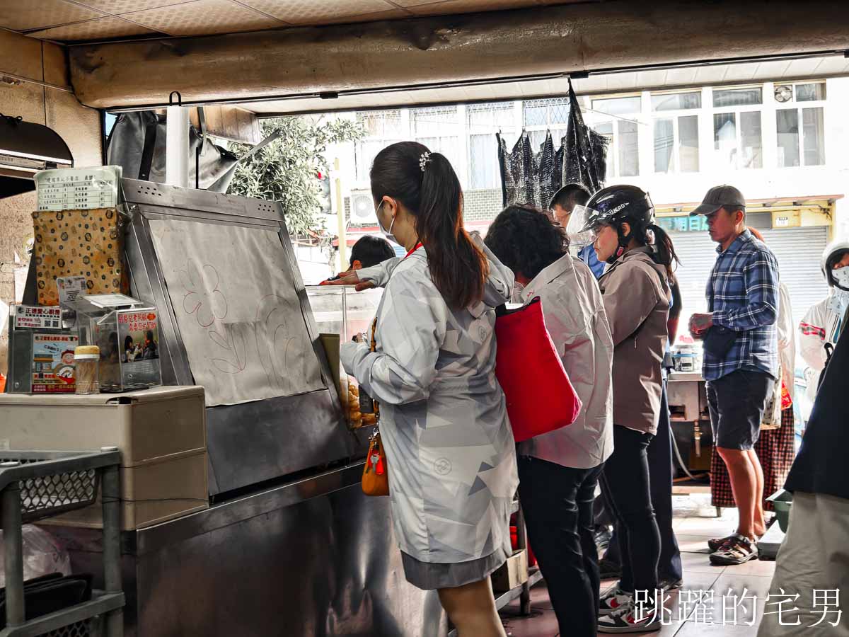 [花蓮早餐]李記建國早點/李記煎餃-人多需要排隊40年花蓮早餐，必吃柔軟蛋餅配上韭菜煎餃