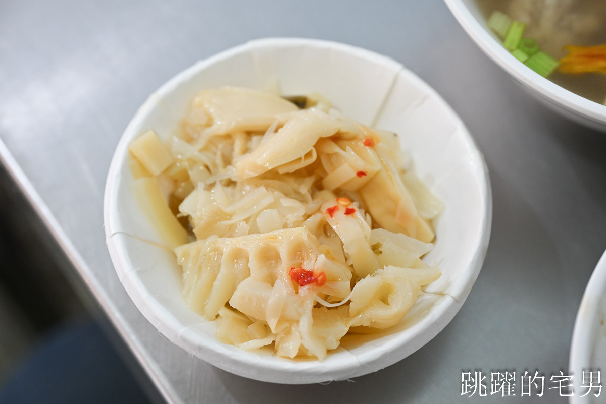 台北滷肉飯推薦「香滿園 」雙連捷運美食推薦，酸菜魯肉飯滿口膠質，大同區美食