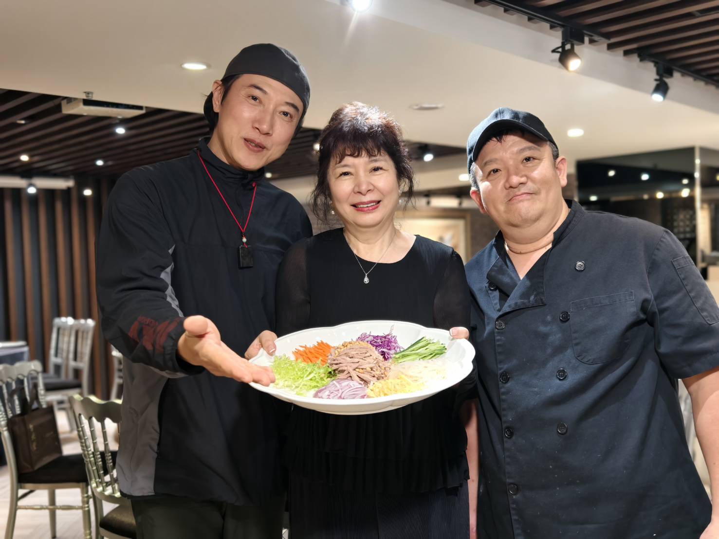 [中山區美食]彭園創始店-超過一甲子台北聚餐餐廳，極品蔥燒大婆參、砂鍋干貝花膠、甜在心紅棗麻糬，陳鴻人也太客氣
