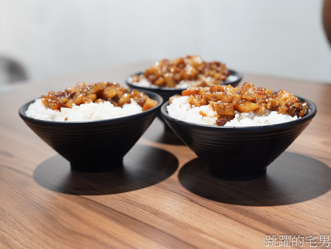 [花蓮美食]歐桑米粉湯-浮誇滷肉飯居然有蝦子牡蠣有夠奢，多樣熱炒下午有營業每天生意好到爆
