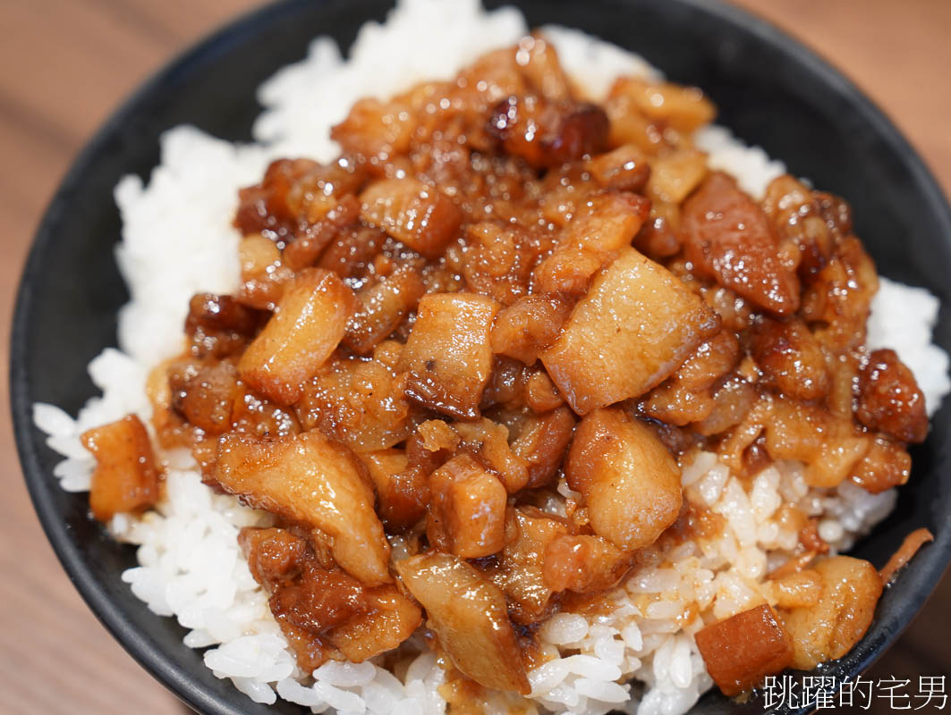 [花蓮美食]歐桑米粉湯-浮誇滷肉飯居然有蝦子牡蠣有夠奢，多樣熱炒下午有營業每天生意好到爆